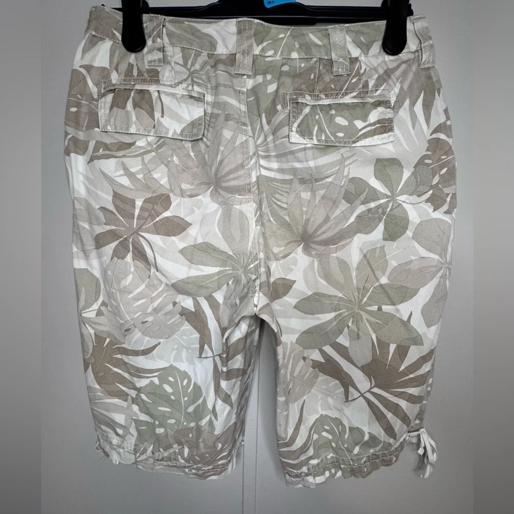 Caribbean Joe Womens, , White & Green Floral shorts 10
